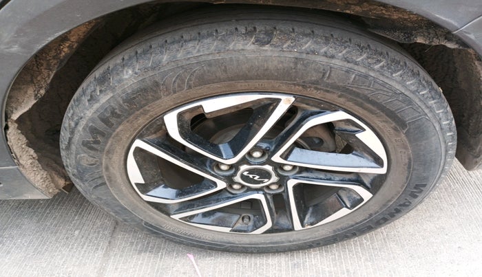 2022 KIA CARENS LUXURY PLUS 1.5 DIESEL 7 STR, Diesel, Manual, 45,105 km, tyre