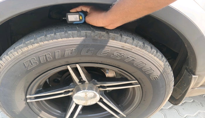 2017 Tata Hexa XMA 4X2 7 STR, Diesel, Automatic, 83,405 km, tyre