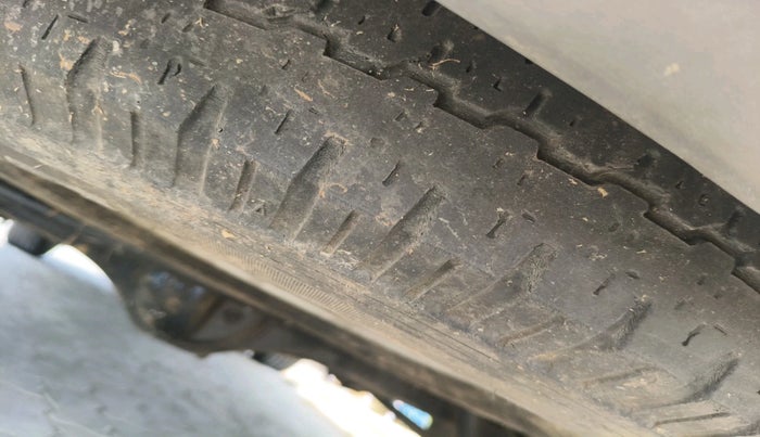 2017 Tata Hexa XMA 4X2 7 STR, Diesel, Automatic, 83,405 km, tyre