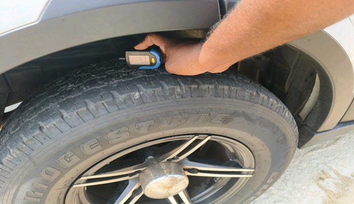 2017 Tata Hexa XMA 4X2 7 STR, Diesel, Automatic, 83,405 km, tyre