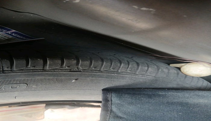 2013 Hyundai i10 MAGNA 1.2, Petrol, Manual, 30,566 km, tyre