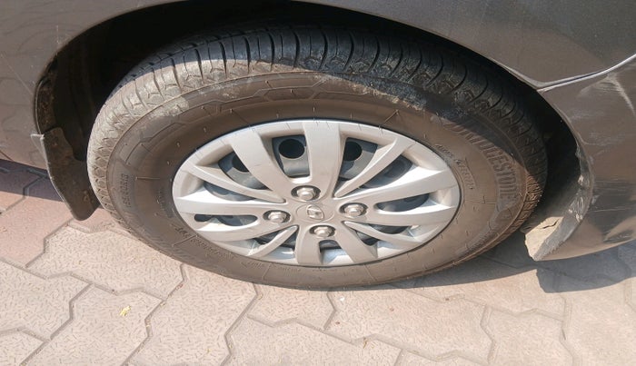 2013 Hyundai i10 MAGNA 1.2, Petrol, Manual, 30,566 km, tyre