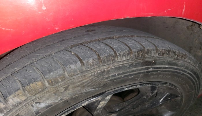 2011 Volkswagen Vento COMFORTLINE 1.6, Petrol, Manual, 1,65,591 km, tyre