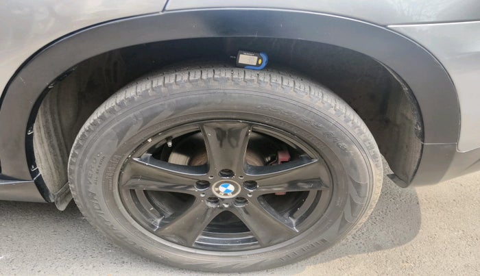 2008 BMW X5 3.0 D, Diesel, Automatic, 1,13,042 km, tyre