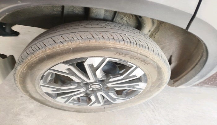 2022 Renault Kiger RXZ AMT, Petrol, Automatic, 34,306 km, tyre