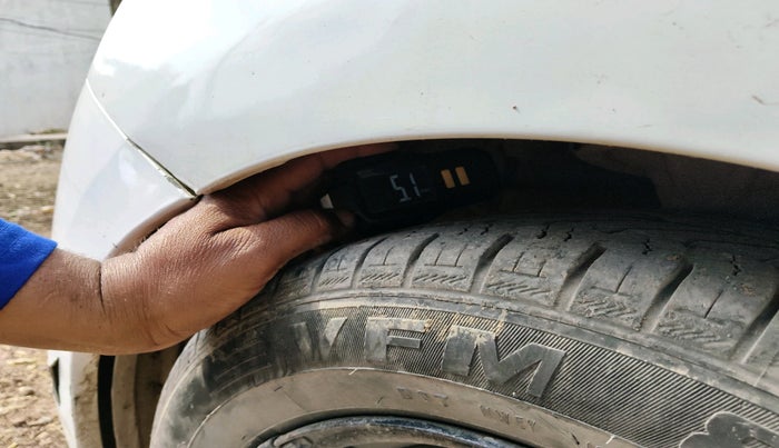 2017 Hyundai Eon ERA +, Petrol, Manual, 72,983 km, tyre