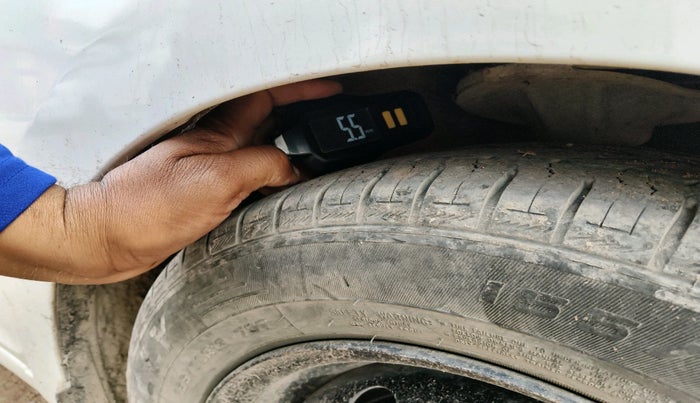 2017 Hyundai Eon ERA +, Petrol, Manual, 72,983 km, tyre