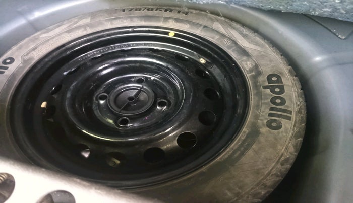 2017 Ford Figo Aspire TITANIUM 1.2 PETROL, Petrol, Manual, 77,740 km, tyre