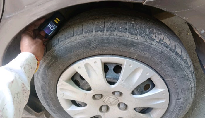 2013 Honda Amaze 1.2L I-VTEC S, Petrol, Manual, 1,20,892 km, tyre