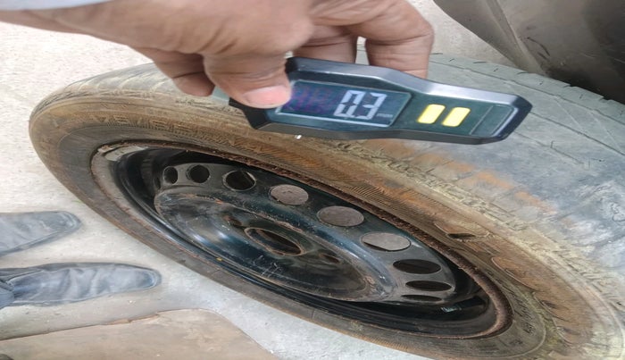 2013 Honda Amaze 1.2L I-VTEC S, Petrol, Manual, 1,20,892 km, tyre