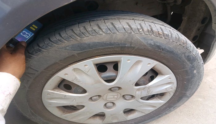 2013 Honda Amaze 1.2L I-VTEC S, Petrol, Manual, 1,20,892 km, tyre