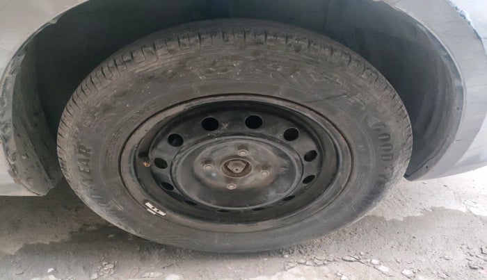 2012 Maruti Swift Dzire VXI, Petrol, Manual, 63,426 km, tyre