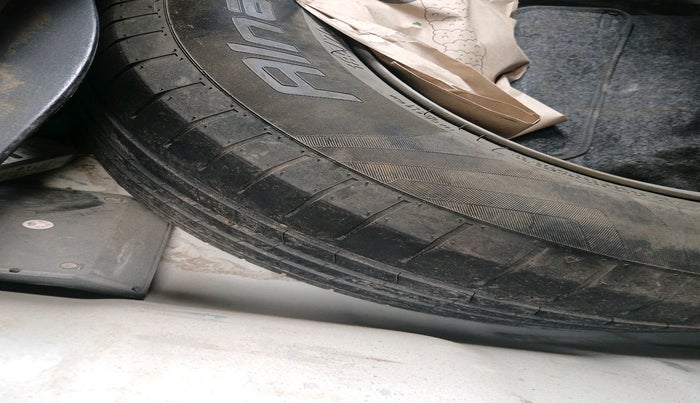 2017 Hyundai Elite i20 SPORTZ 1.4 CRDI, Diesel, Manual, 1,02,350 km, tyre