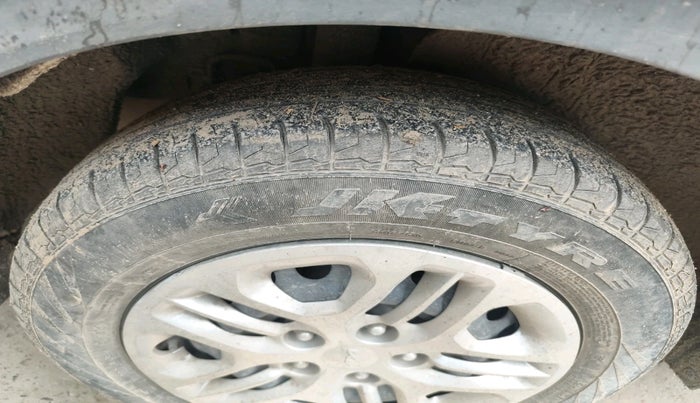 2024 KIA CARENS Premium (O) 1.5 Petrol 7 STR, Petrol, Manual, 33,495 km, tyre