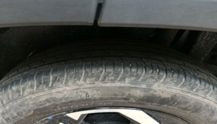 2023 Maruti BREZZA LXI, Petrol, Manual, 8,118 km, tyre