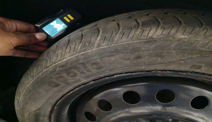 2013 Maruti Wagon R 1.0 VXI, CNG, Manual, 73,639 km, tyre