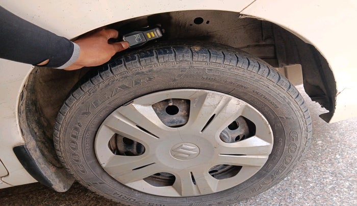 2013 Maruti Wagon R 1.0 VXI, CNG, Manual, 73,639 km, tyre