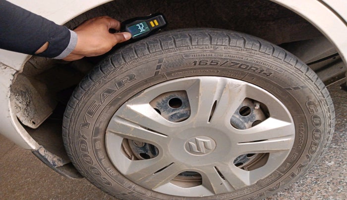 2013 Maruti Wagon R 1.0 VXI, CNG, Manual, 73,639 km, tyre