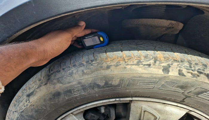 2014 Mahindra XUV500 W8, Diesel, Manual, 1,19,511 km, tyre