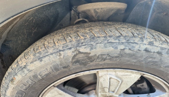 2014 Mahindra XUV500 W8, Diesel, Manual, 1,19,511 km, tyre