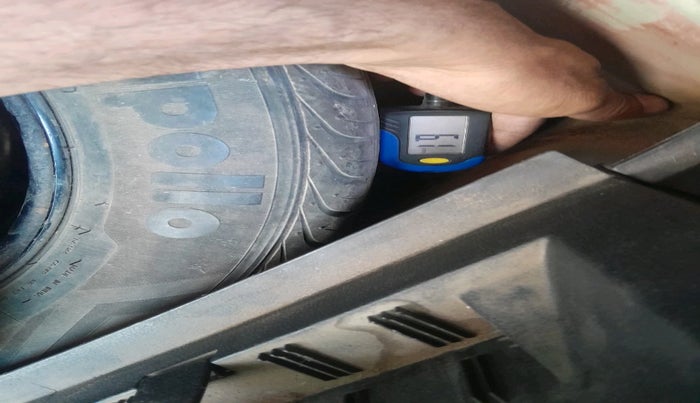 2013 Volkswagen Cross Polo HIGHLINE TDI, Diesel, Manual, 1,02,185 km, tyre