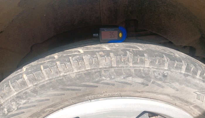 2016 Mahindra XUV500 W4, Diesel, Manual, 1,03,824 km, tyre