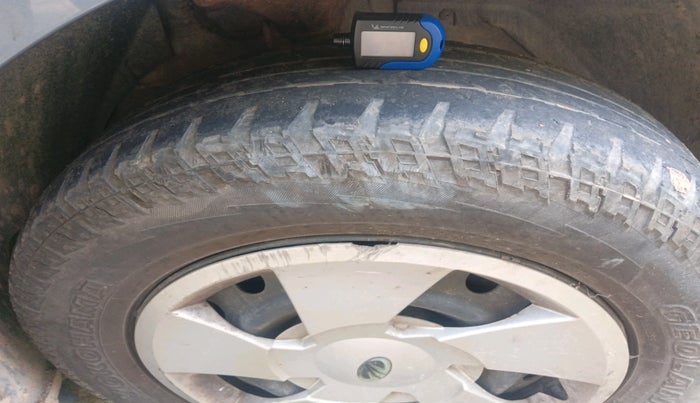 2016 Mahindra XUV500 W4, Diesel, Manual, 1,03,824 km, tyre