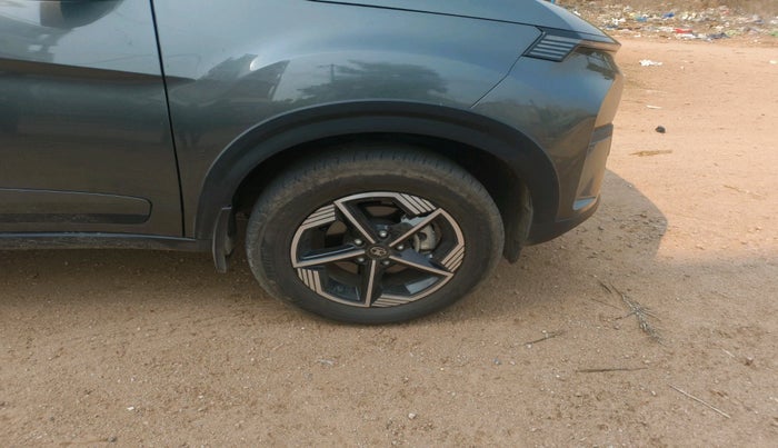 2025 Tata NEXON CREATIVE  AMT 1.2 PETROL, Petrol, Automatic, 4,942 km, tyre