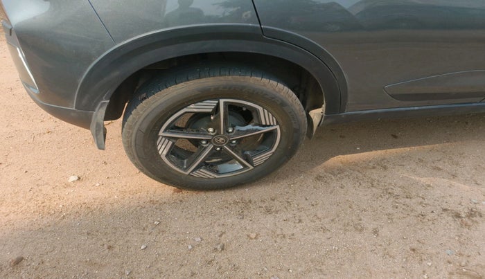 2025 Tata NEXON CREATIVE  AMT 1.2 PETROL, Petrol, Automatic, 4,942 km, tyre