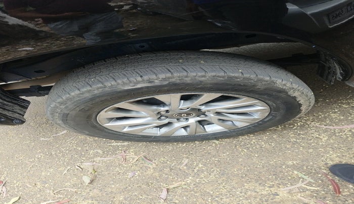 2024 Toyota HILUX HIGH 4X4 AT, Diesel, Automatic, 24,635 km, tyre