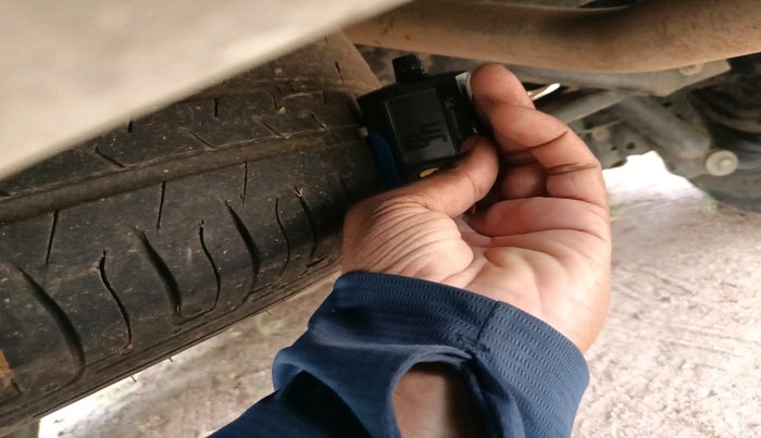 2015 Toyota Innova 2.5 GX 8 STR, Diesel, Manual, 2,02,332 km, tyre