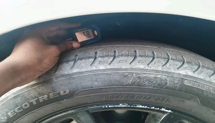 2015 Chevrolet Cruze LTZ AT, Diesel, Automatic, 81,447 km, tyre