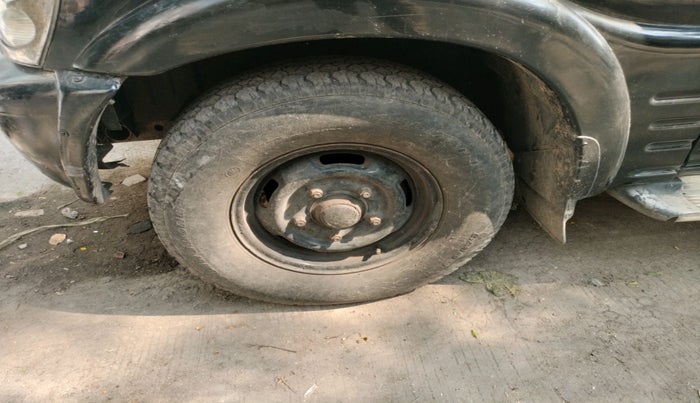 2003 Mahindra Scorpio 2.6 DX, Diesel, Manual, 1,22,787 km, tyre