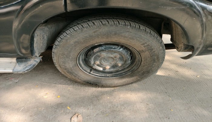 2003 Mahindra Scorpio 2.6 DX, Diesel, Manual, 1,22,787 km, tyre