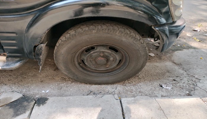 2003 Mahindra Scorpio 2.6 DX, Diesel, Manual, 1,22,787 km, tyre