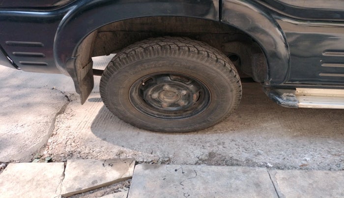 2003 Mahindra Scorpio 2.6 DX, Diesel, Manual, 1,22,787 km, tyre