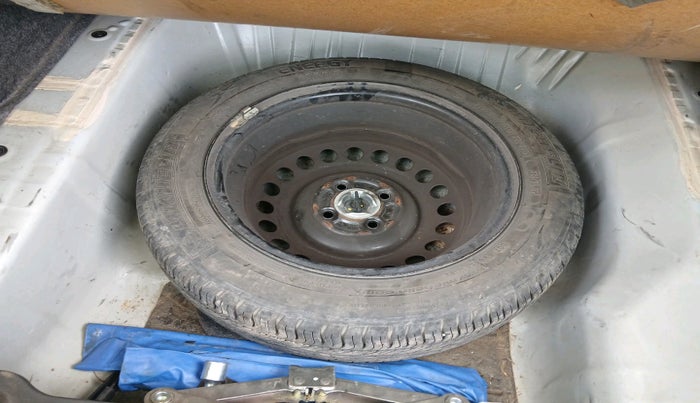 2015 Honda City 1.5L I-VTEC SV CVT, Petrol, Automatic, 1,18,920 km, tyre