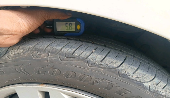 2015 Honda City 1.5L I-VTEC SV CVT, Petrol, Automatic, 1,18,920 km, tyre