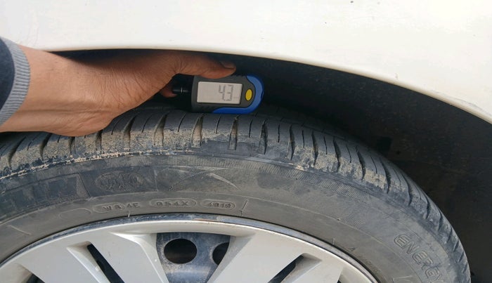 2015 Honda City 1.5L I-VTEC SV CVT, Petrol, Automatic, 1,18,920 km, tyre