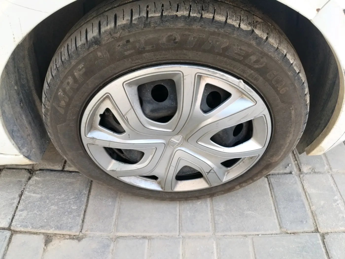 2023 Tata ALTROZ XM PETROL, Petrol, Manual, 26,701 km, tyre