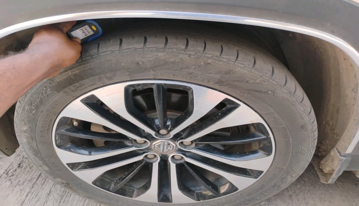 2022 MG HECTOR PLUS SELECT 2.0 DIESEL TURBO MT 7-STR, Diesel, Manual, 1,19,073 km, tyre