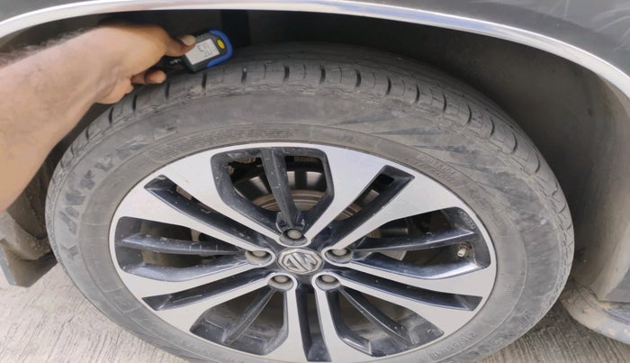 2022 MG HECTOR PLUS SELECT 2.0 DIESEL TURBO MT 7-STR, Diesel, Manual, 1,19,073 km, tyre