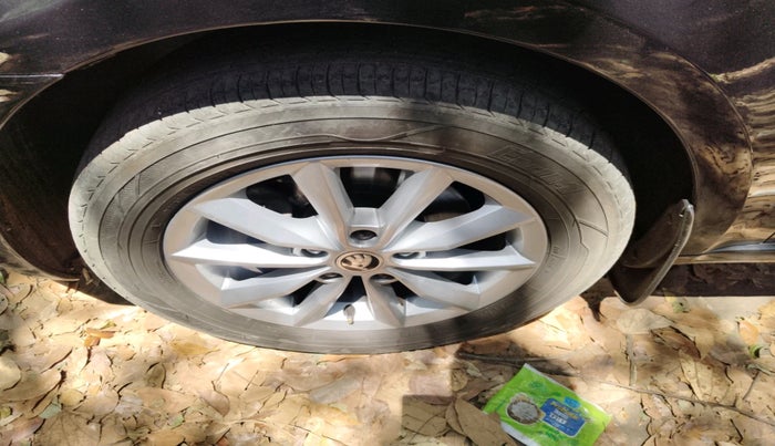 2017 Skoda Octavia 2.0 TDI CR STYLE PLUS AT, Diesel, Automatic, 72,030 km, tyre