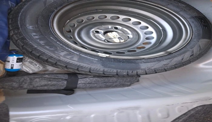 2022 Honda Amaze 1.2L I-VTEC E, Petrol, Manual, 48,577 km, tyre