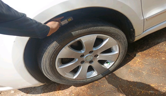 2011 Skoda Superb ELEGANCE 1.8 TSI MT, Petrol, Manual, 99,999 km, tyre