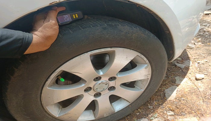 2011 Skoda Superb ELEGANCE 1.8 TSI MT, Petrol, Manual, 99,999 km, tyre