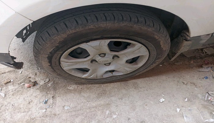 2014 Ford Ecosport AMBIENTE 1.5L DIESEL, Diesel, Manual, 1,53,880 km, tyre