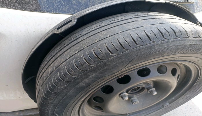 2014 Ford Ecosport AMBIENTE 1.5L DIESEL, Diesel, Manual, 1,53,880 km, tyre