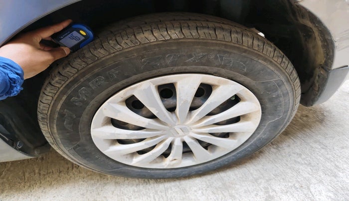 2015 Maruti Swift Dzire VXI, Petrol, Manual, 1,01,976 km, tyre