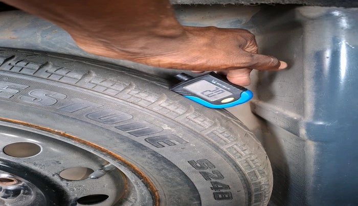 2008 Maruti Swift Dzire VXI 1.3, Petrol, Manual, 2,33,361 km, tyre